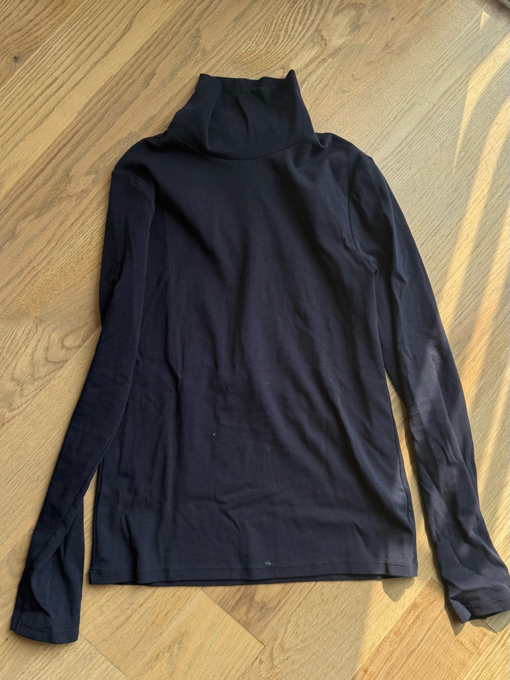 Uniqlo Navy Turtleneck Long Sleeve Top
